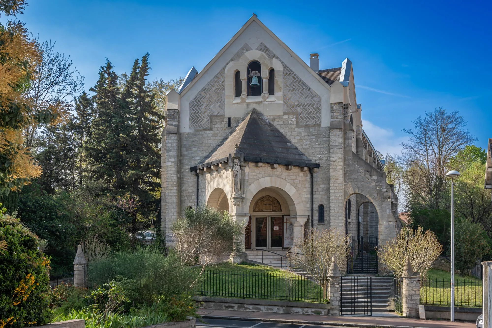 Eglise Sainte Marie De Fontenelles - avenue Félix Faure - quartier Mont Valérien - Nanterre