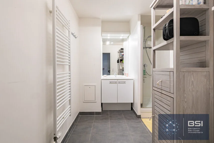 05 appartement 335 000 € Mont Valérien salle d&rsquo;eau WC