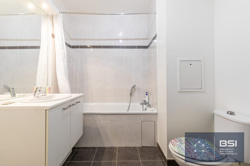 10 appartement 350 000 € Mont Valérien salle de bains WC