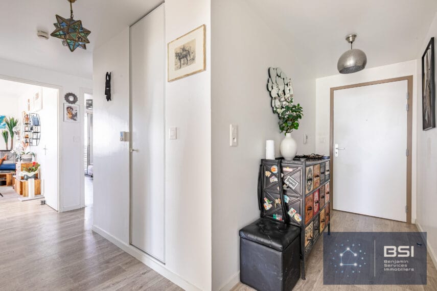 12 appartement 5 pièces Quartier Université Nanterre 595 000 € dégagement