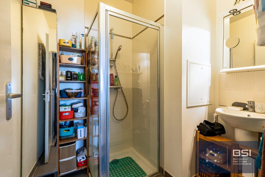14 appartement 5 pièces Quartier Université Nanterre 595 000 € salle d&rsquo;eau