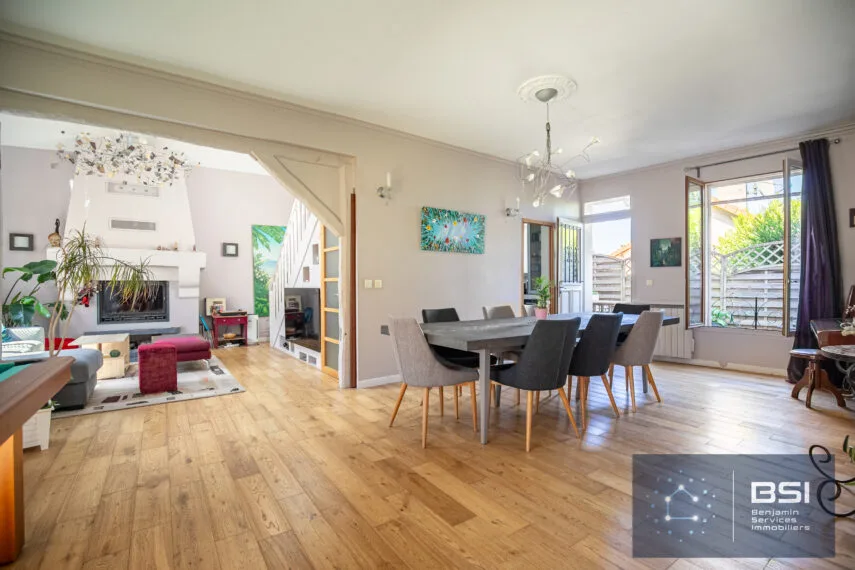 01 maison 7 pièces 875 000 € Mont Valérien séjour