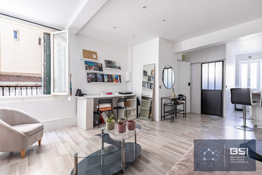 01 appartement 1 pièce 30 m² Quartier Mont Valérien 176 000 € Séjour