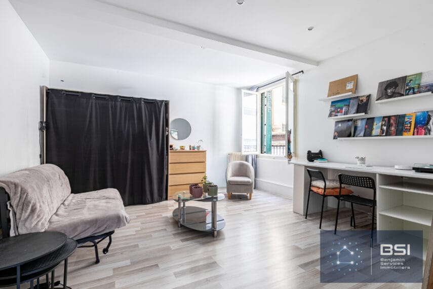 02 appartement 1 pièce 30 m² Quartier Mont Valérien 176 000 € Séjour
