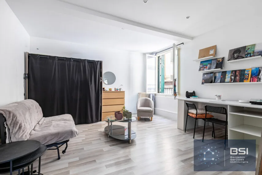 02 appartement 1 pièce 30 m² Quartier Mont Valérien 176 000 € Séjour