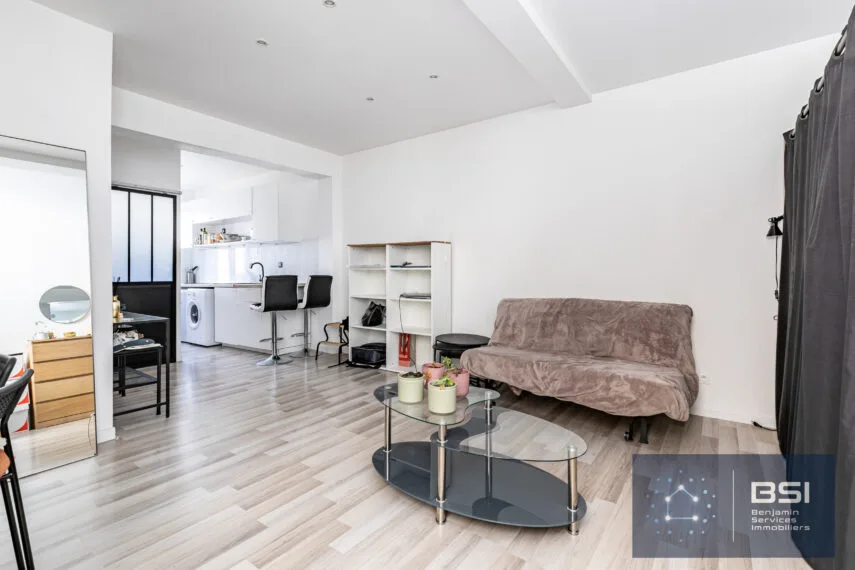 03 appartement 1 pièce 30 m² Quartier Mont Valérien 176 000 € Séjour