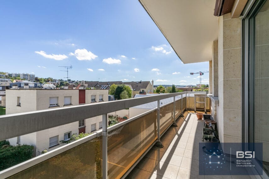 01 appartement 3 pièces 300 000 € Plateau Mont Valérien Balcon