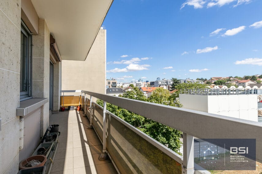 02 appartement 3 pièces 300 000 € Plateau Mont Valérien Balcon